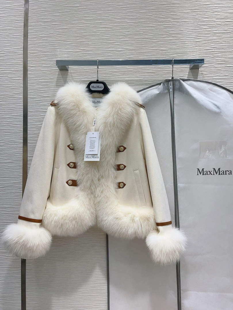 Max Mara Women's Fashion Clothing Fur Coat M78362