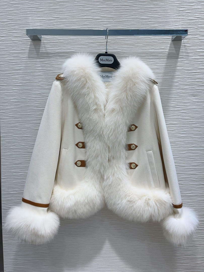 Max Mara Women's Fashion Clothing Fur Coat M78362