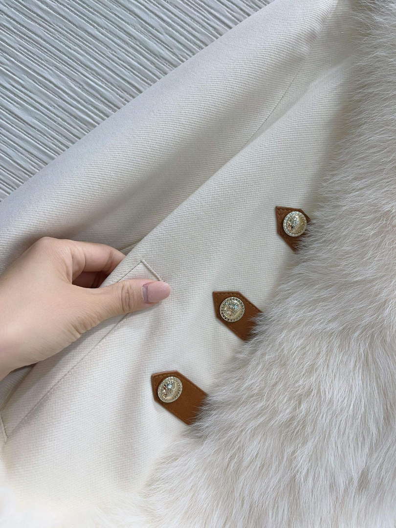 Max Mara Women's Fashion Clothing Fur Coat M78362