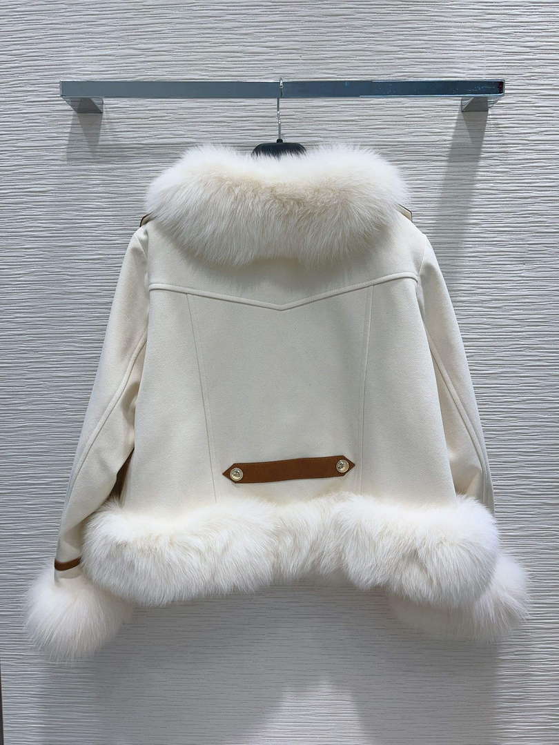 Max Mara Women's Fashion Clothing Fur Coat M78362