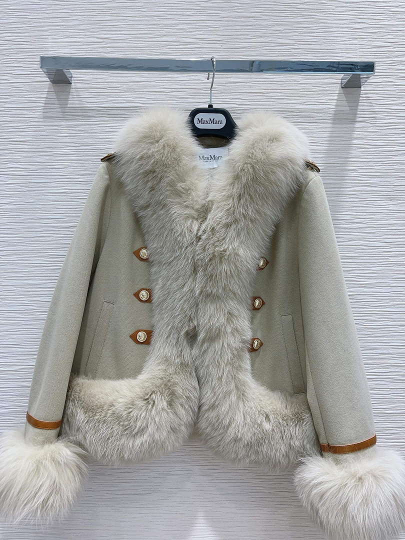 Max Mara Women's Fashion Clothing Fur Coat M78363