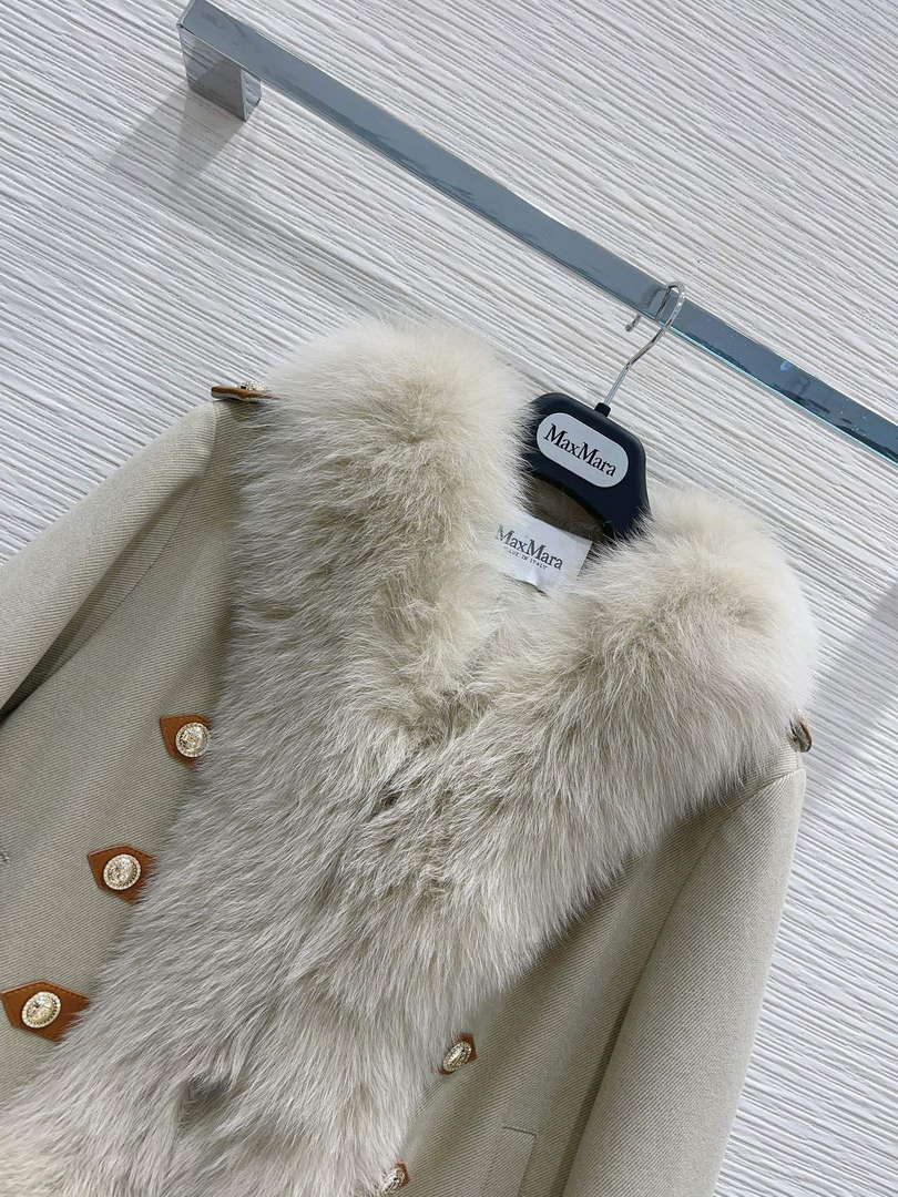 Max Mara Women's Fashion Clothing Fur Coat M78363