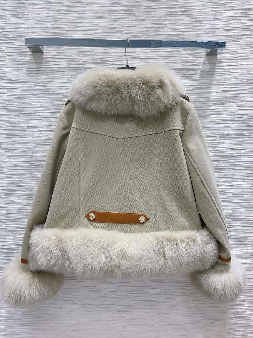 Max Mara Women's Fashion Clothing Fur Coat M78363