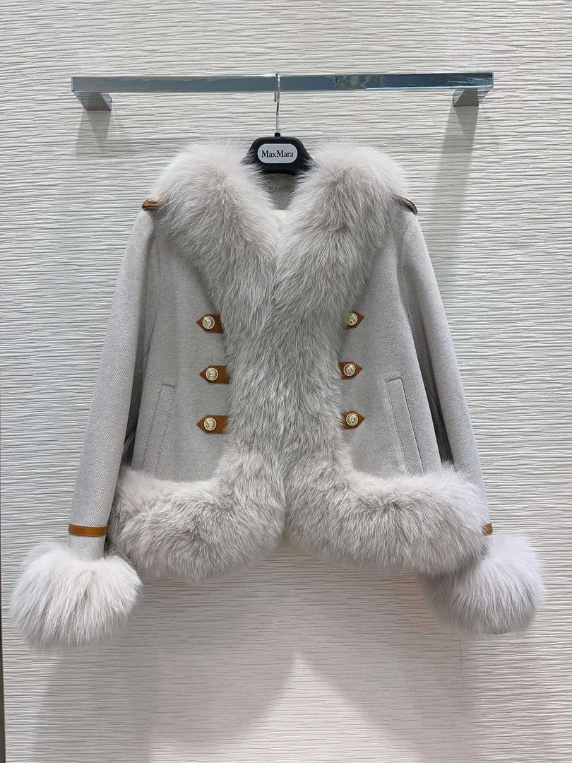 Max Mara Women's Fashion Clothing Fur Coat M78364