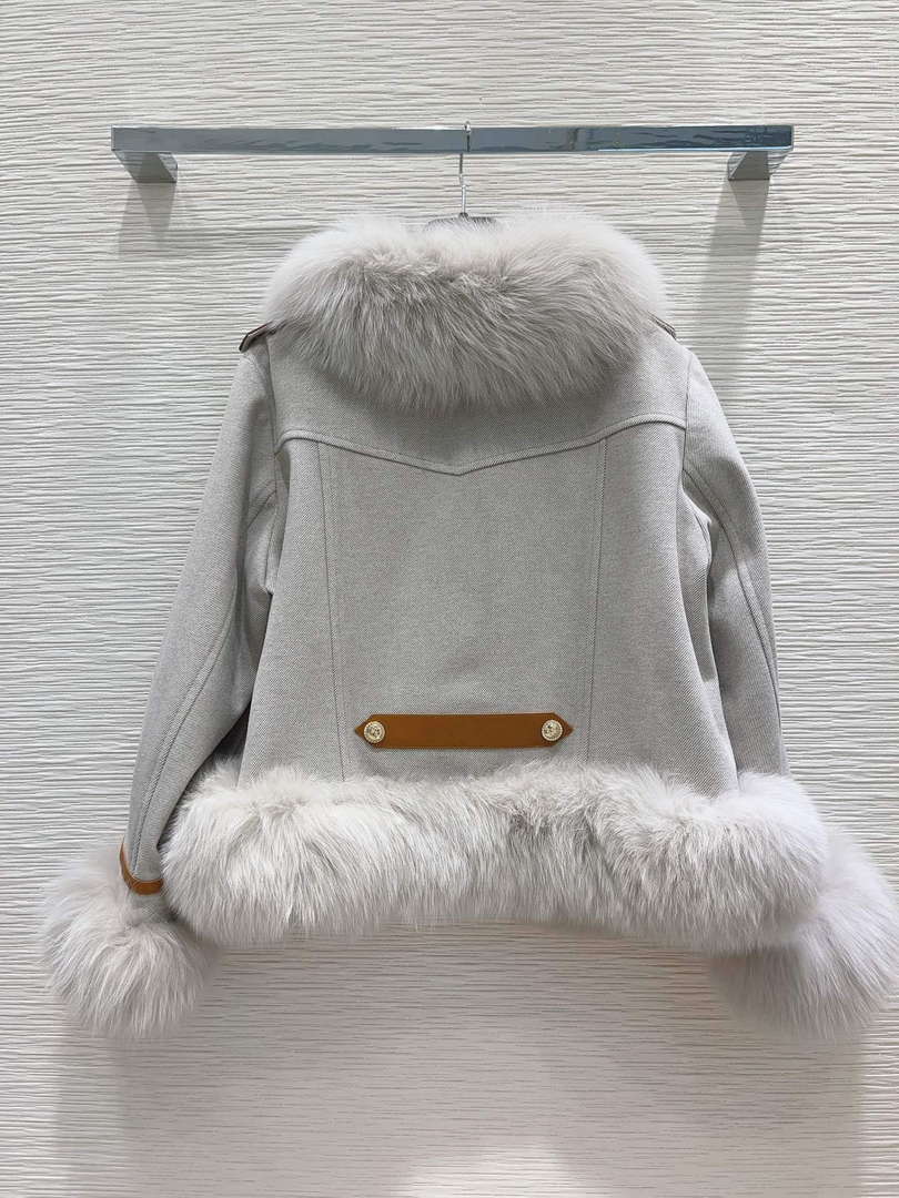 Max Mara Women's Fashion Clothing Fur Coat M78364