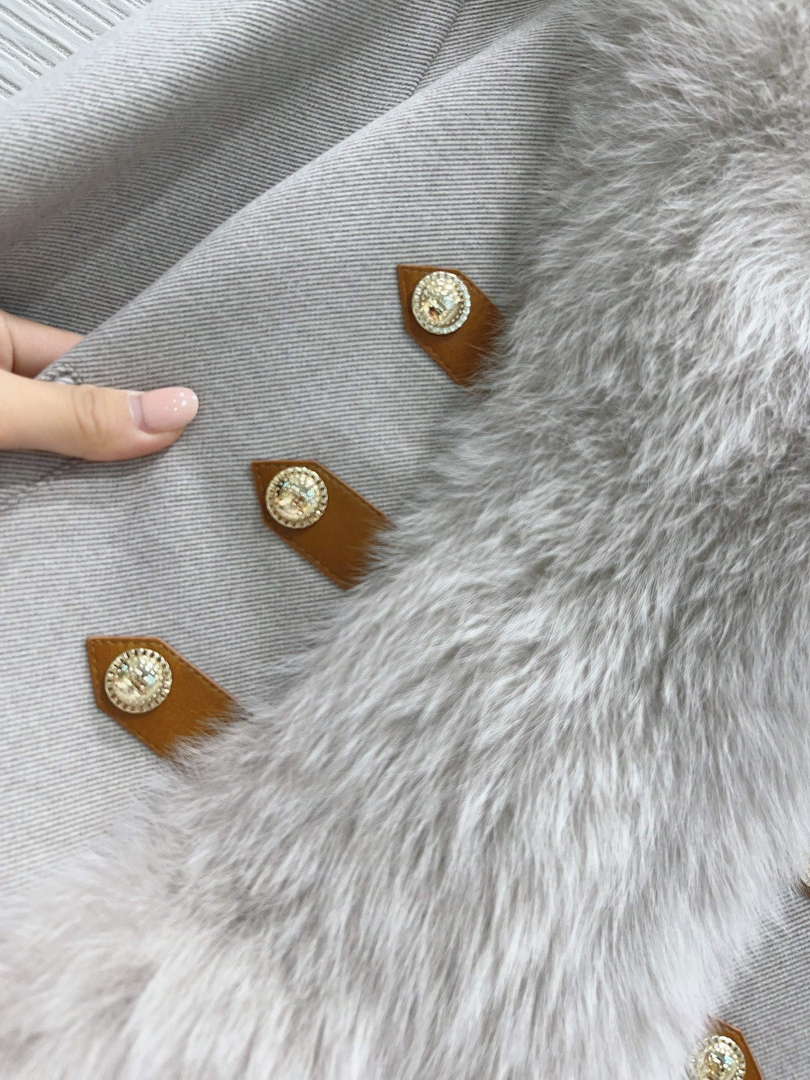 Max Mara Women's Fashion Clothing Fur Coat M78364