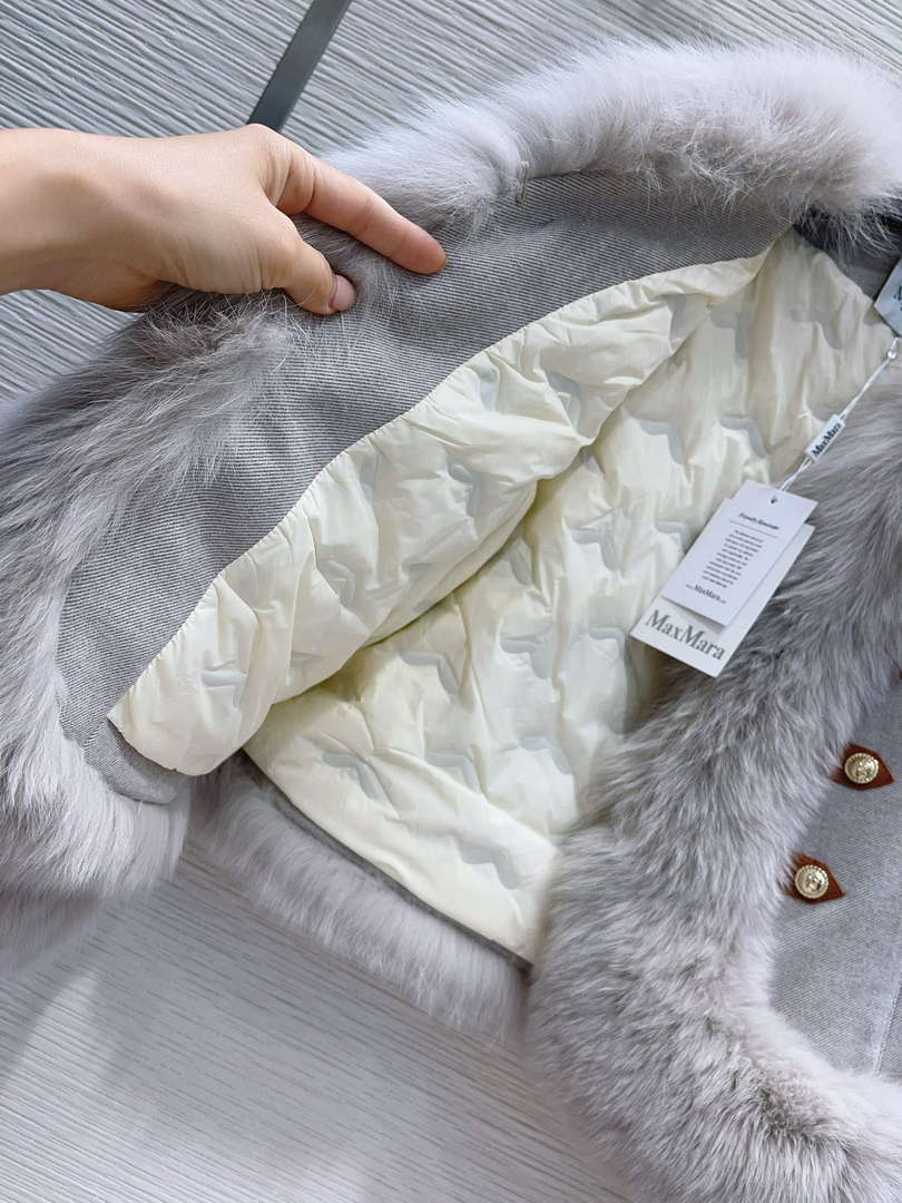 Max Mara Women's Fashion Clothing Fur Coat M78364