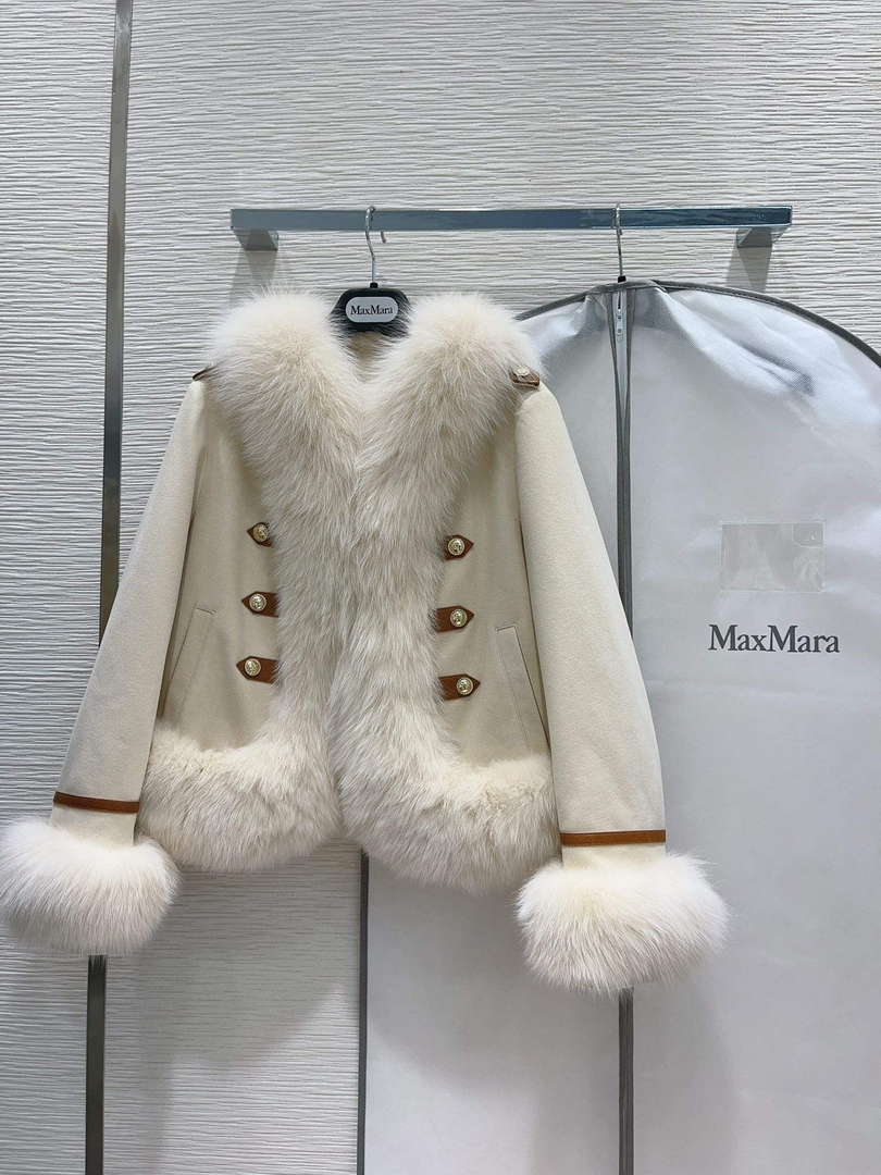 Max Mara Women's Fashion Clothing Fur Coat M78365