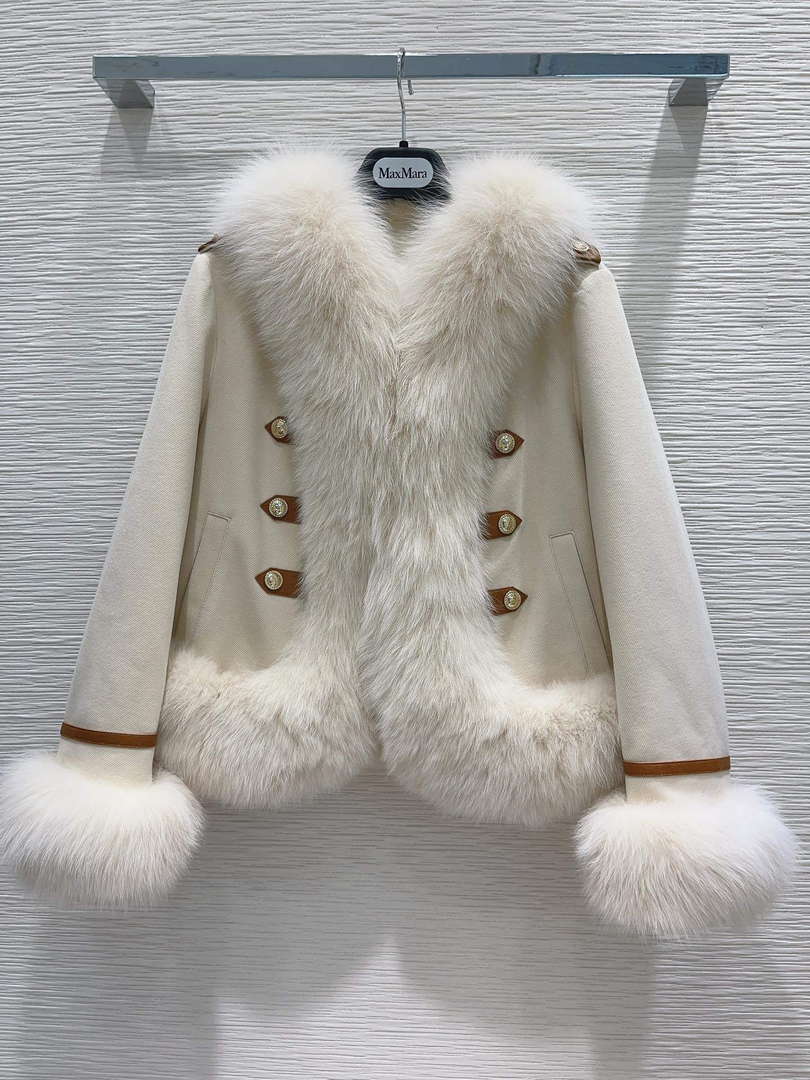 Max Mara Women's Fashion Clothing Fur Coat M78365