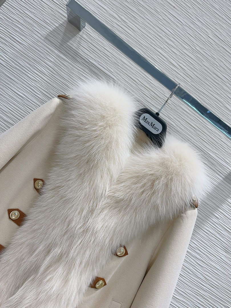Max Mara Women's Fashion Clothing Fur Coat M78365