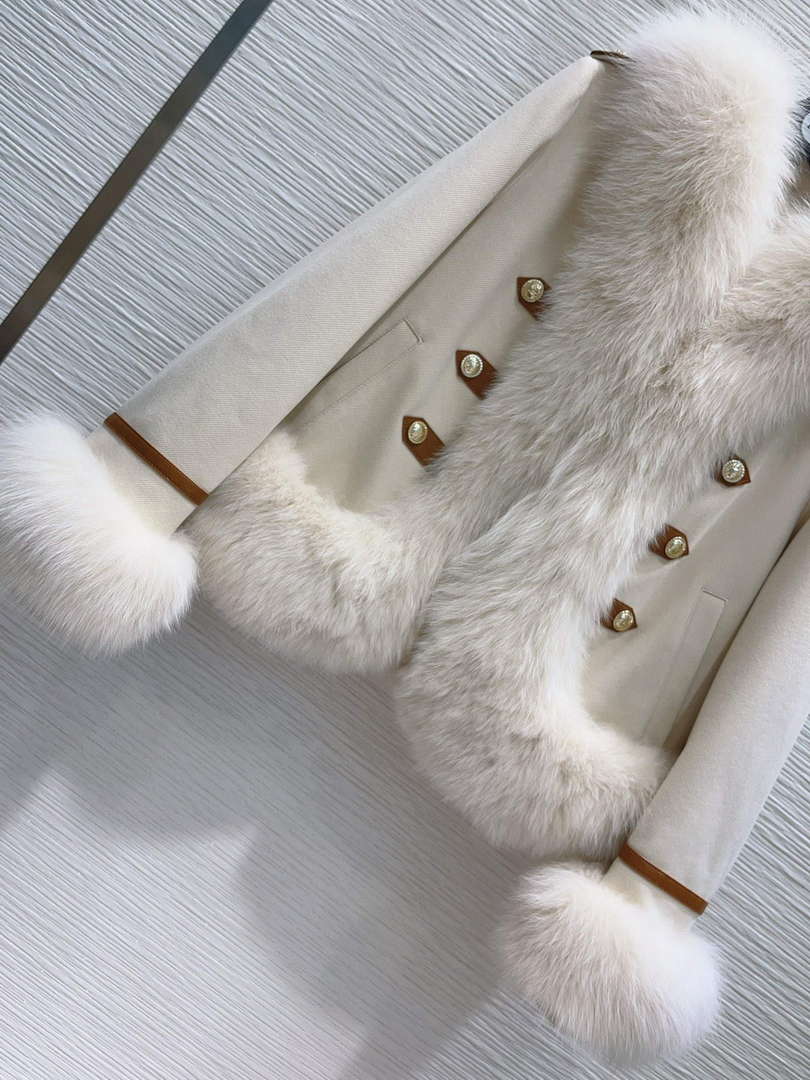 Max Mara Women's Fashion Clothing Fur Coat M78365