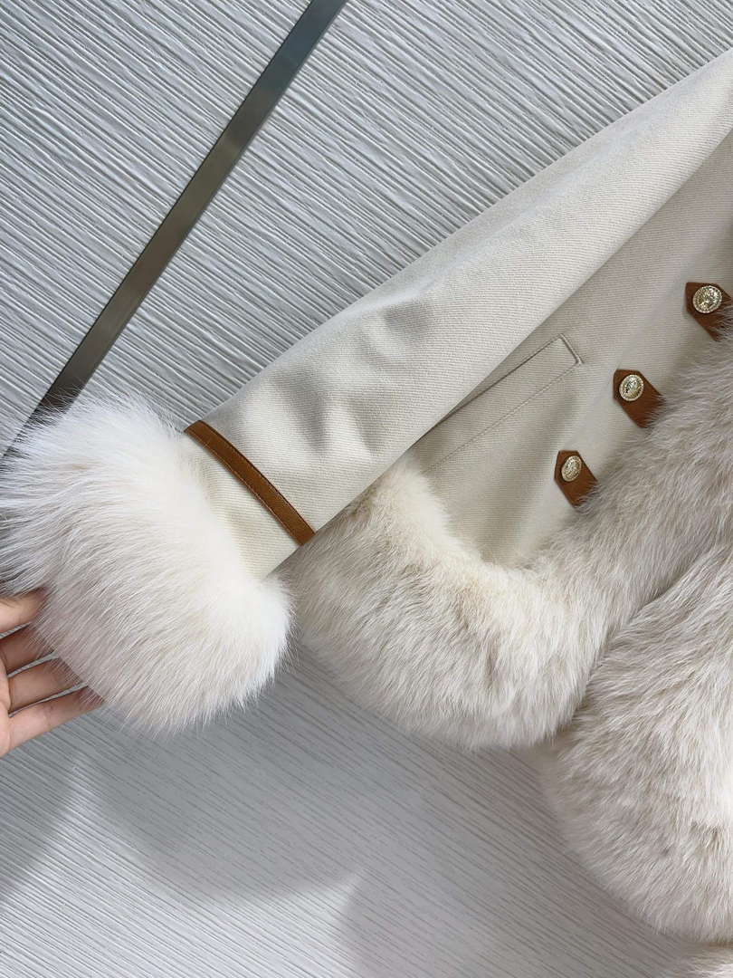 Max Mara Women's Fashion Clothing Fur Coat M78365