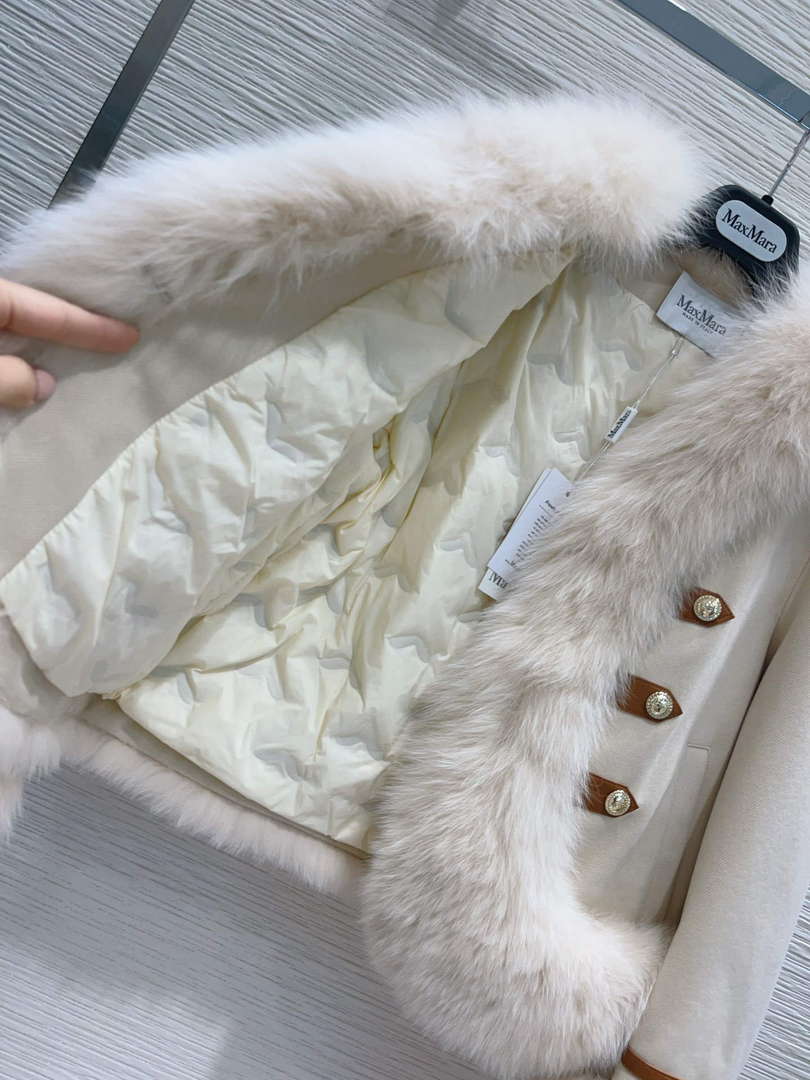 Max Mara Women's Fashion Clothing Fur Coat M78365