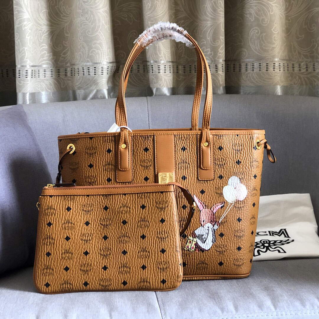 MCM MWPCSVI01CO001 Medium Reversible Liz Shopper in Visetos