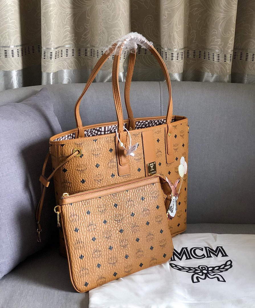 MCM MWPCSVI01CO001 Medium Reversible Liz Shopper in Visetos