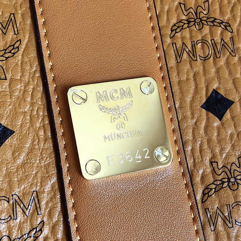MCM MWPCSVI01CO001 Medium Reversible Liz Shopper in Visetos