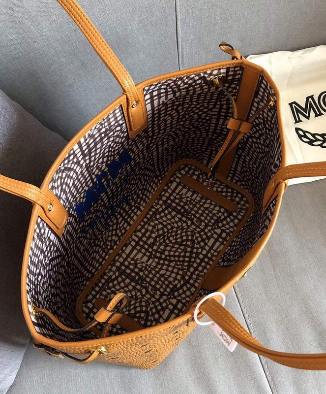 MCM MWPCSVI01CO001 Medium Reversible Liz Shopper in Visetos