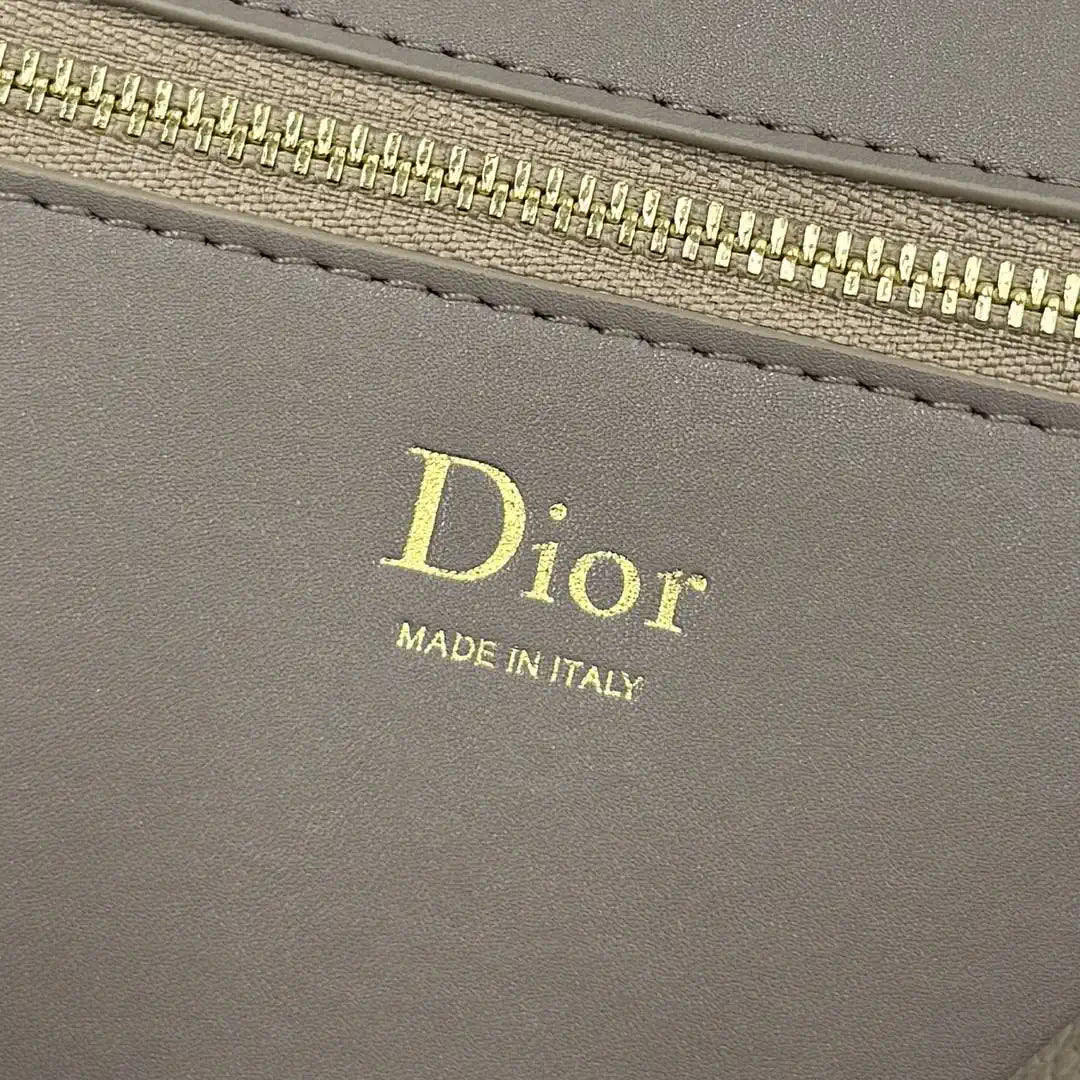 Medium Dior Médaillon Flap Bag M3920QDWP_M900 Elephant Gray Grained Calfskin - Default Title - View 9