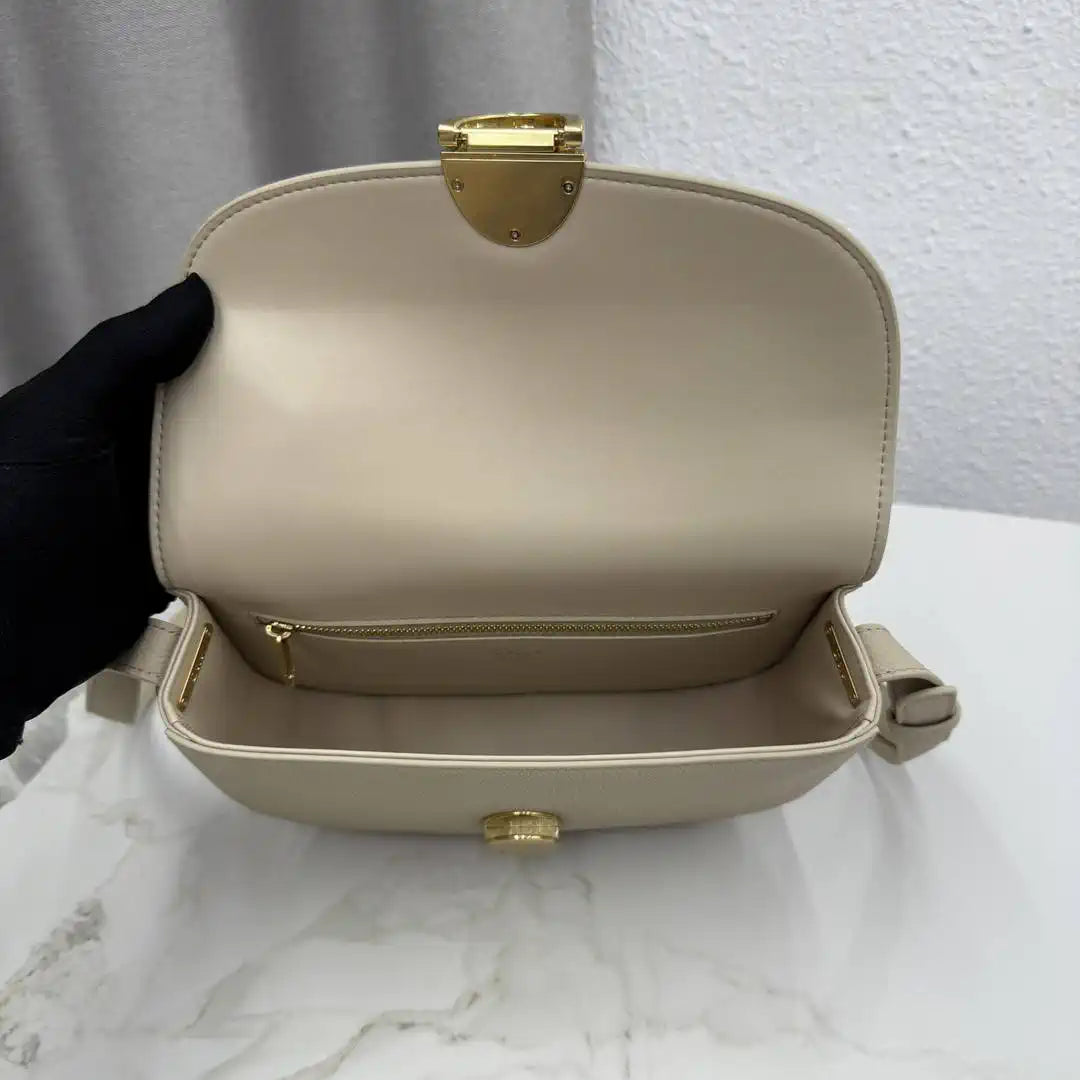 Medium Dior Médaillon Flap Bag M3920QDWP_M900 Camel Beige  Grained Calfskin - Default Title - View 8