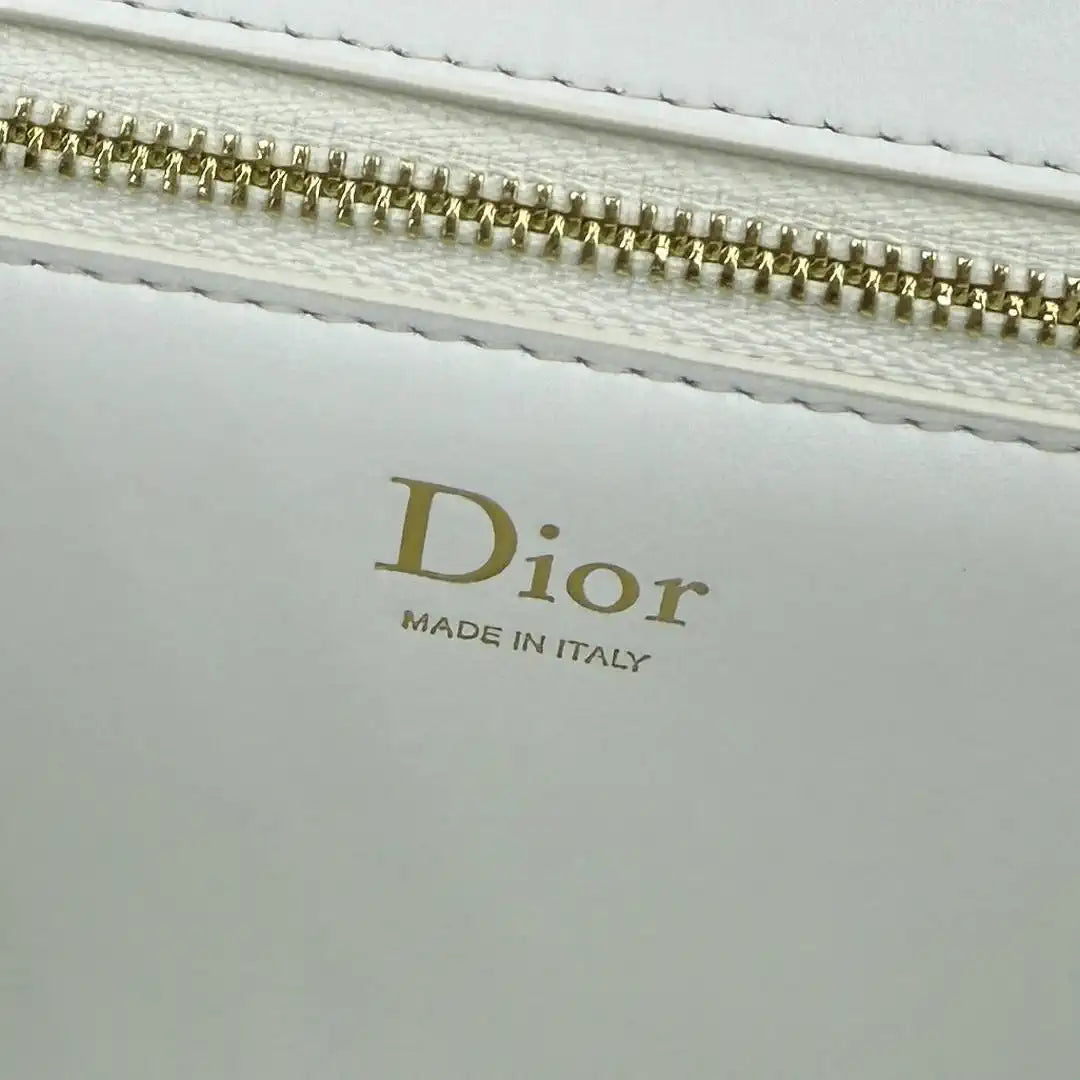Medium Dior Médaillon Flap Bag M3920QDWP_M900 White Grained Calfskin - Default Title - View 9