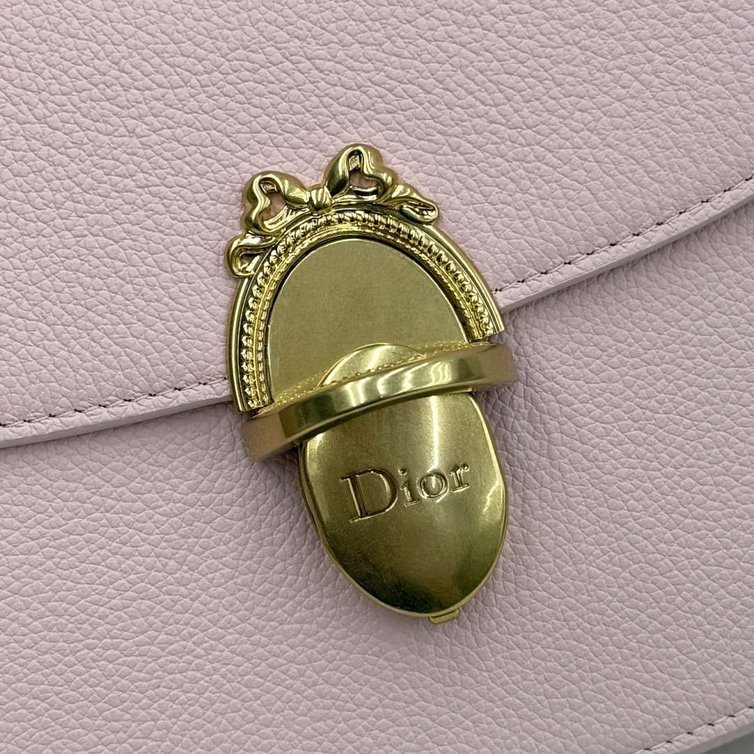 Medium Dior Médaillon Flap Bag M3920QDWP_M900 Pink Grained Calfskin - Default Title - View 3