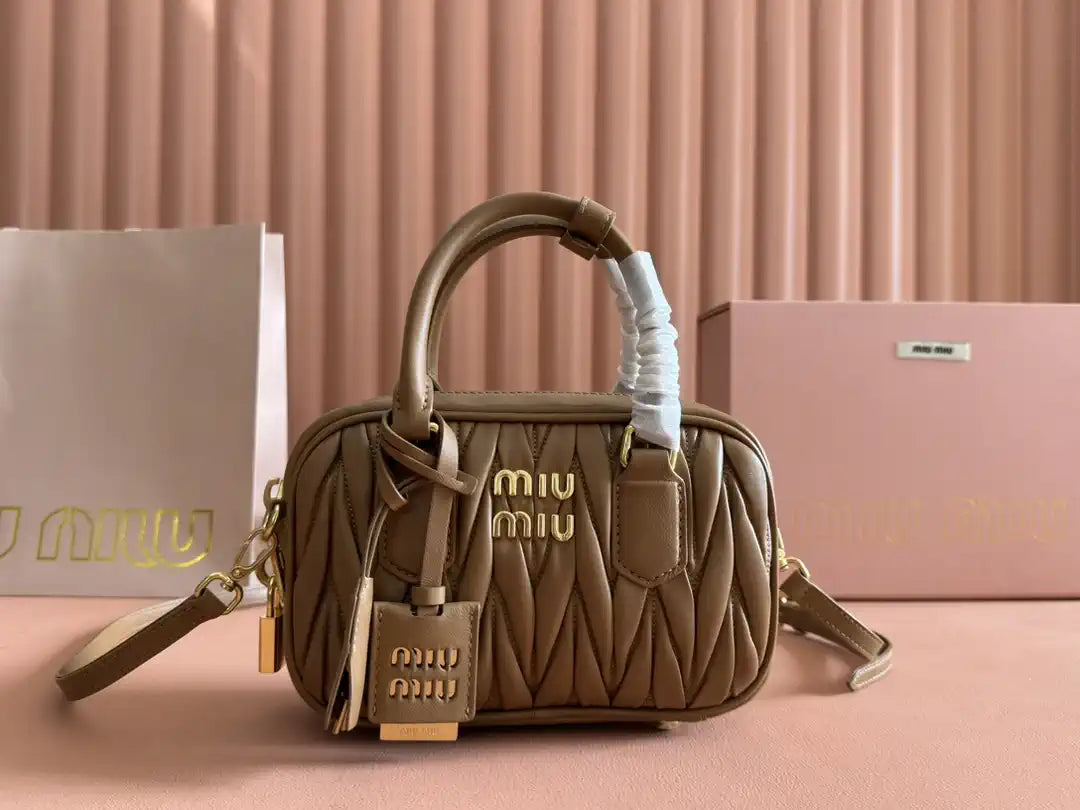 MiuMiu 5BB123 Matelassé nappa leather handbag  MU1007
