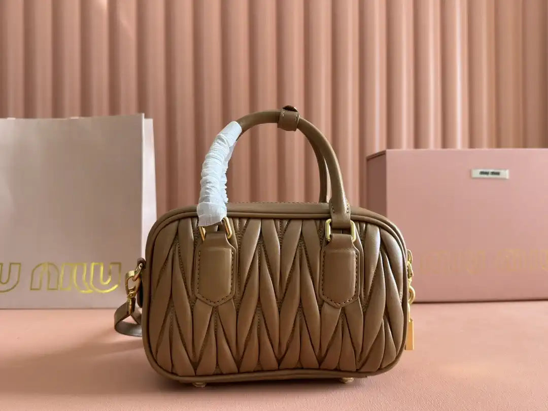 MiuMiu 5BB123 Matelassé nappa leather handbag  MU1007