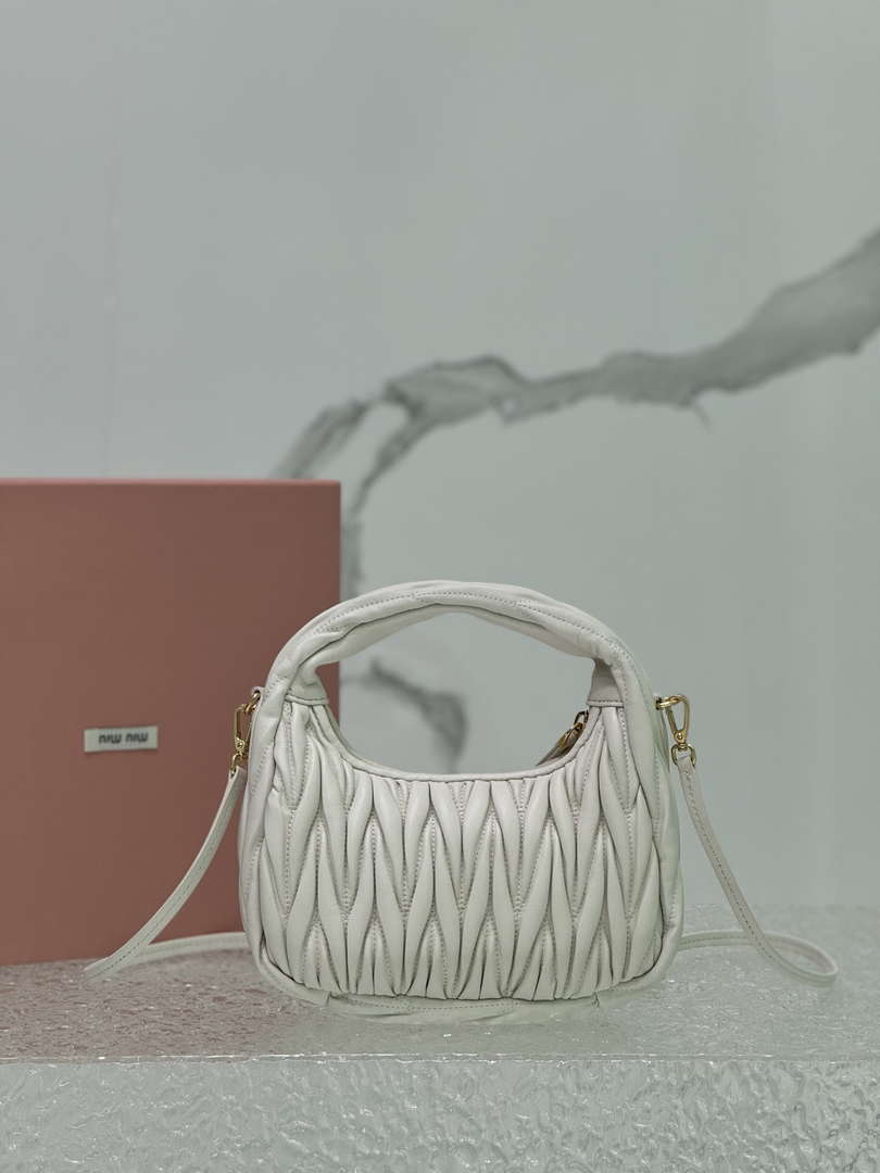 MiuMiu 5BC125 Small Matelass¨¦ nappa leather handbag White