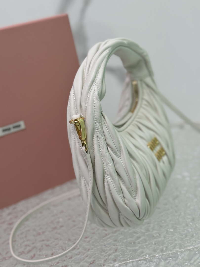 MiuMiu 5BC125 Small Matelass¨¦ nappa leather handbag White