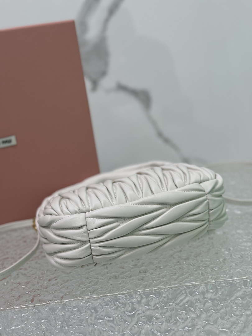 MiuMiu 5BC125 Small Matelass¨¦ nappa leather handbag White