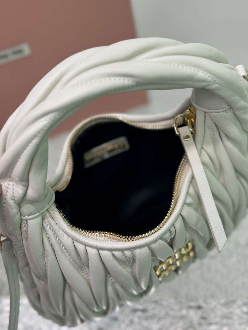 MiuMiu 5BC125 Small Matelass¨¦ nappa leather handbag White
