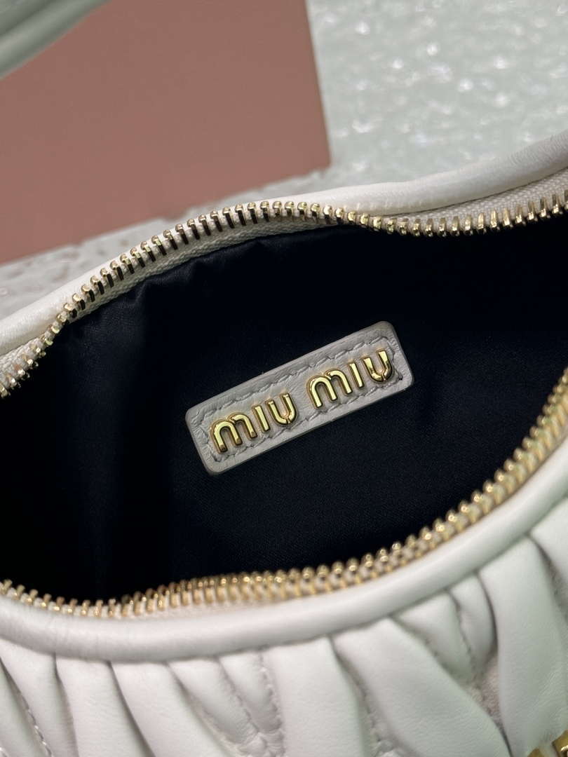 MiuMiu 5BC125 Small Matelass¨¦ nappa leather handbag White