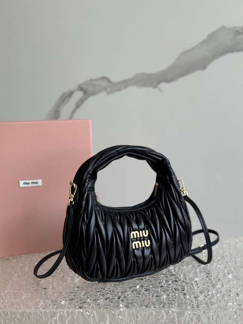 MiuMiu 5BC125 Small Matelass¨¦ nappa leather handbag Black