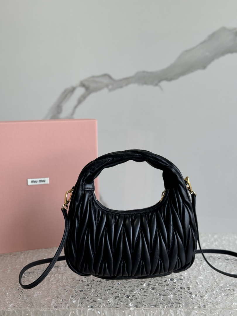 MiuMiu 5BC125 Small Matelass¨¦ nappa leather handbag Black