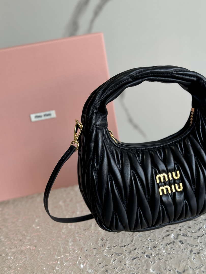 MiuMiu 5BC125 Small Matelass¨¦ nappa leather handbag Black