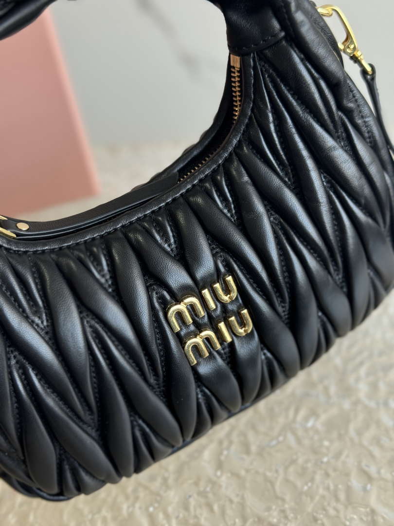 MiuMiu 5BC125 Small Matelass¨¦ nappa leather handbag Black