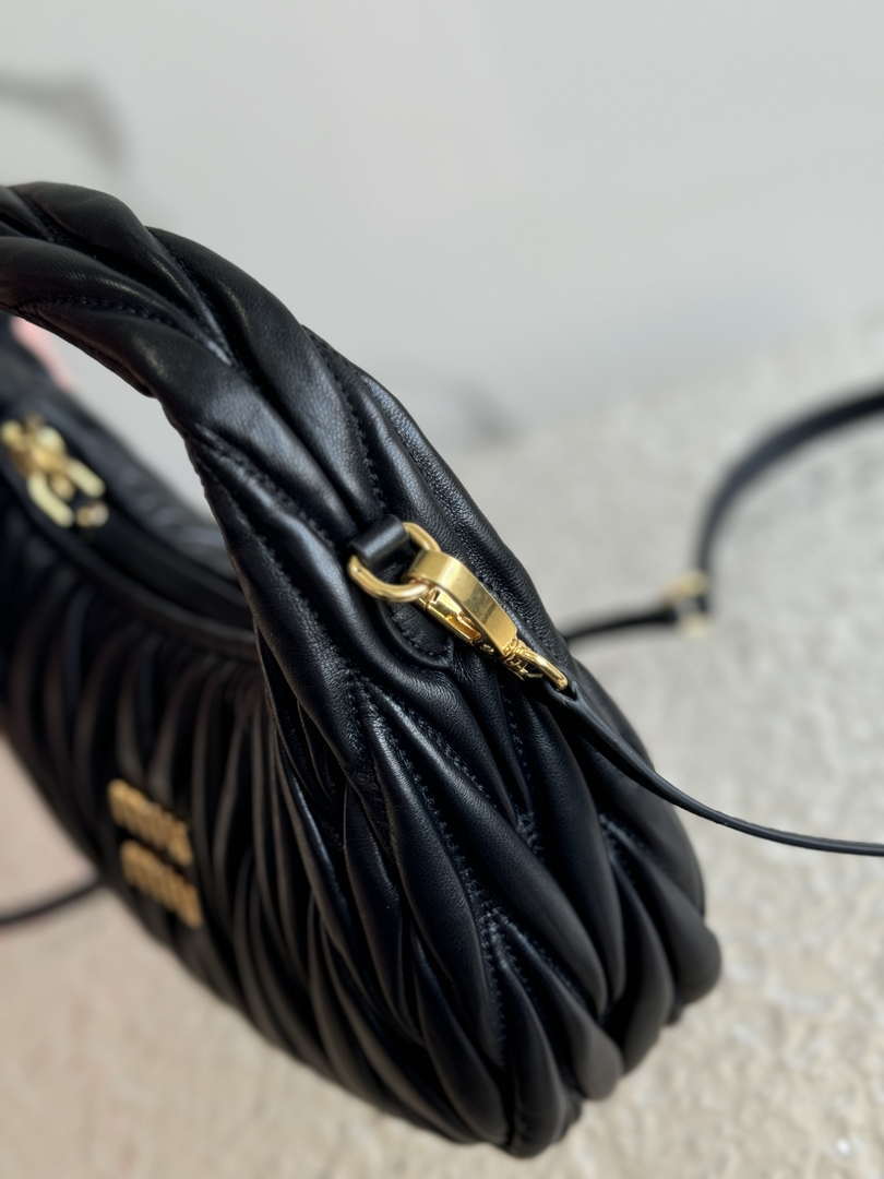 MiuMiu 5BC125 Small Matelass¨¦ nappa leather handbag Black