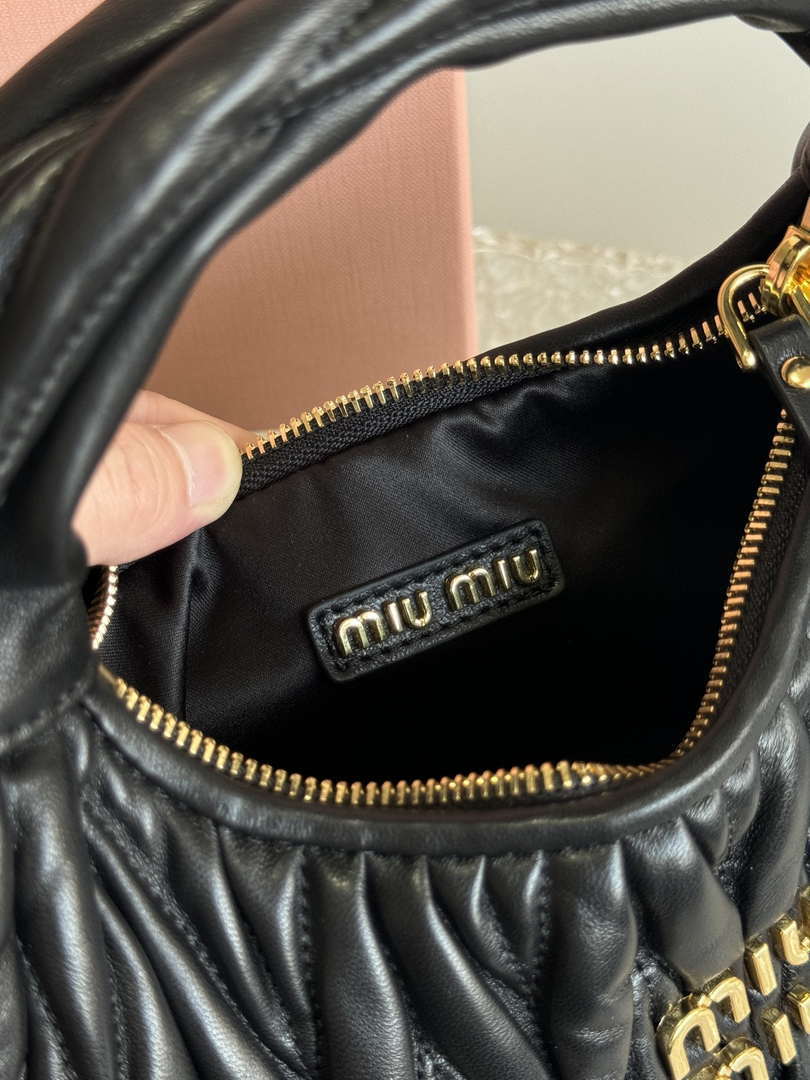 MiuMiu 5BC125 Small Matelass¨¦ nappa leather handbag Black