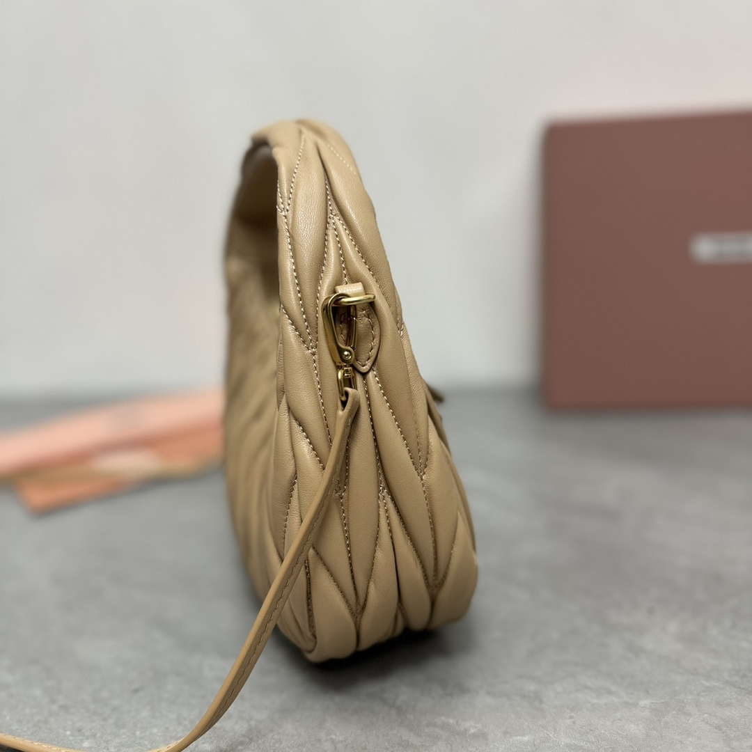 MiuMiu 5BC125 Small Matelass¨¦ nappa leather handbag Apricot