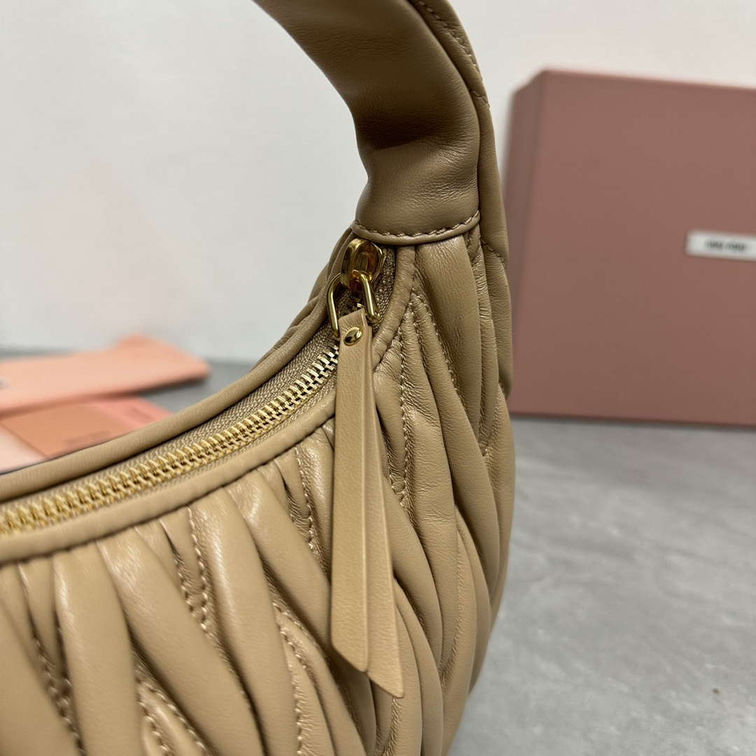 MiuMiu 5BC125 Small Matelass¨¦ nappa leather handbag Apricot