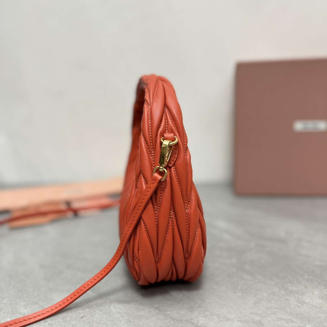 MiuMiu 5BC125 Small Matelass¨¦ nappa leather handbag Orange