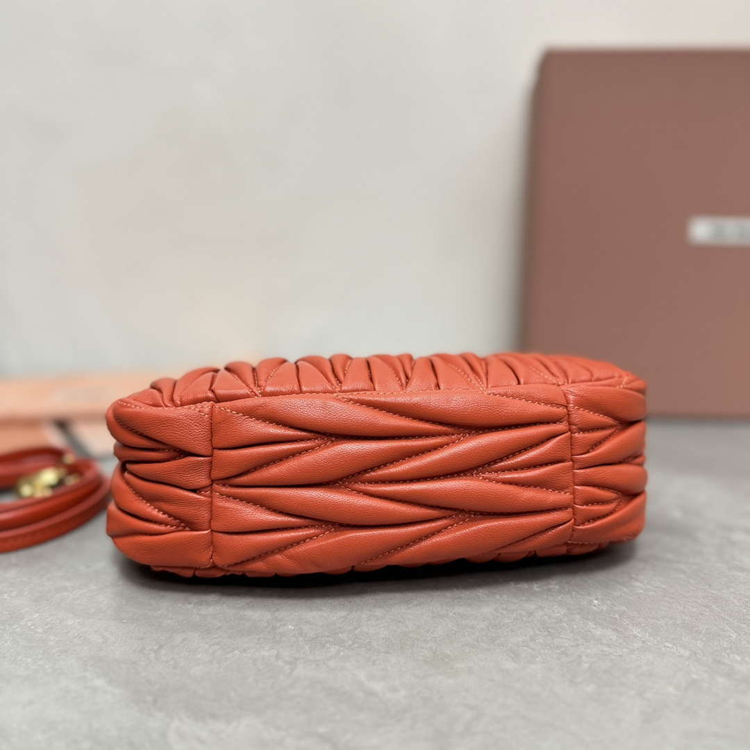 MiuMiu 5BC125 Small Matelass¨¦ nappa leather handbag Orange