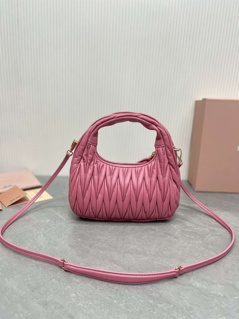 MiuMiu 5BC125 Small Matelass¨¦ nappa leather handbag Pink