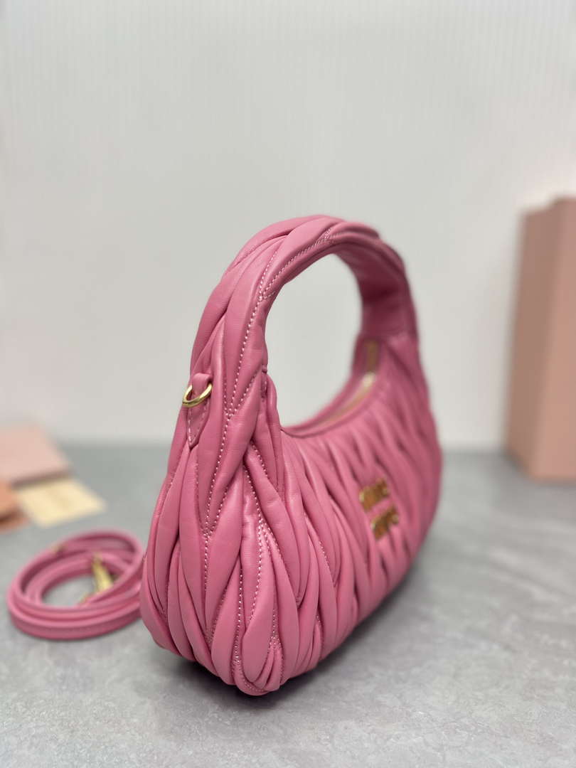 MiuMiu 5BC125 Small Matelass¨¦ nappa leather handbag Pink