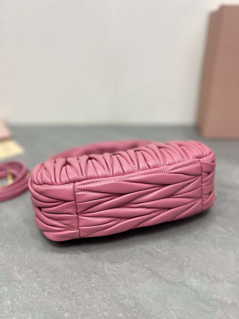MiuMiu 5BC125 Small Matelass¨¦ nappa leather handbag Pink
