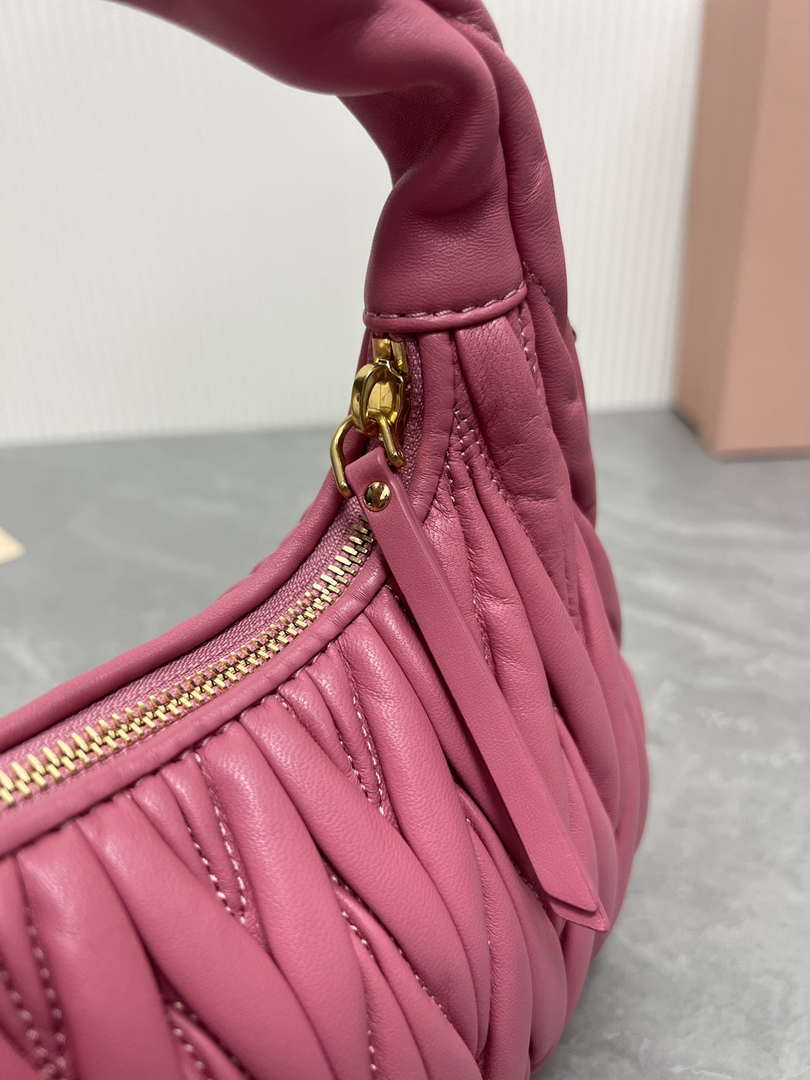 MiuMiu 5BC125 Small Matelass¨¦ nappa leather handbag Pink