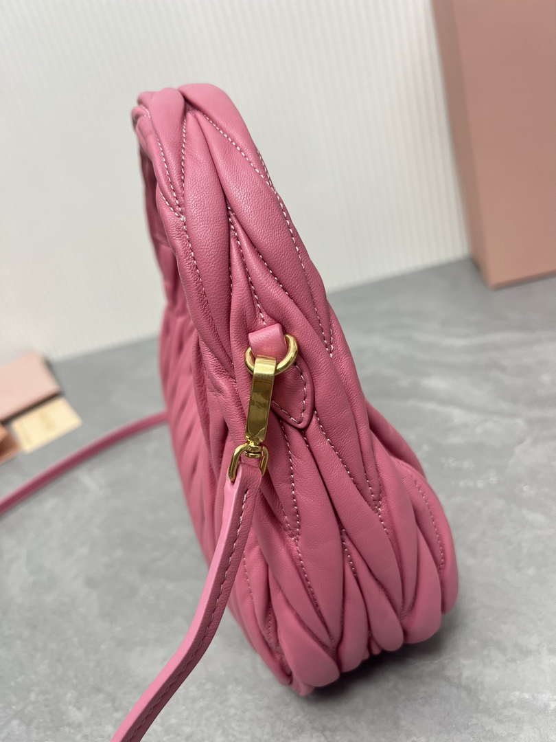 MiuMiu 5BC125 Small Matelass¨¦ nappa leather handbag Pink