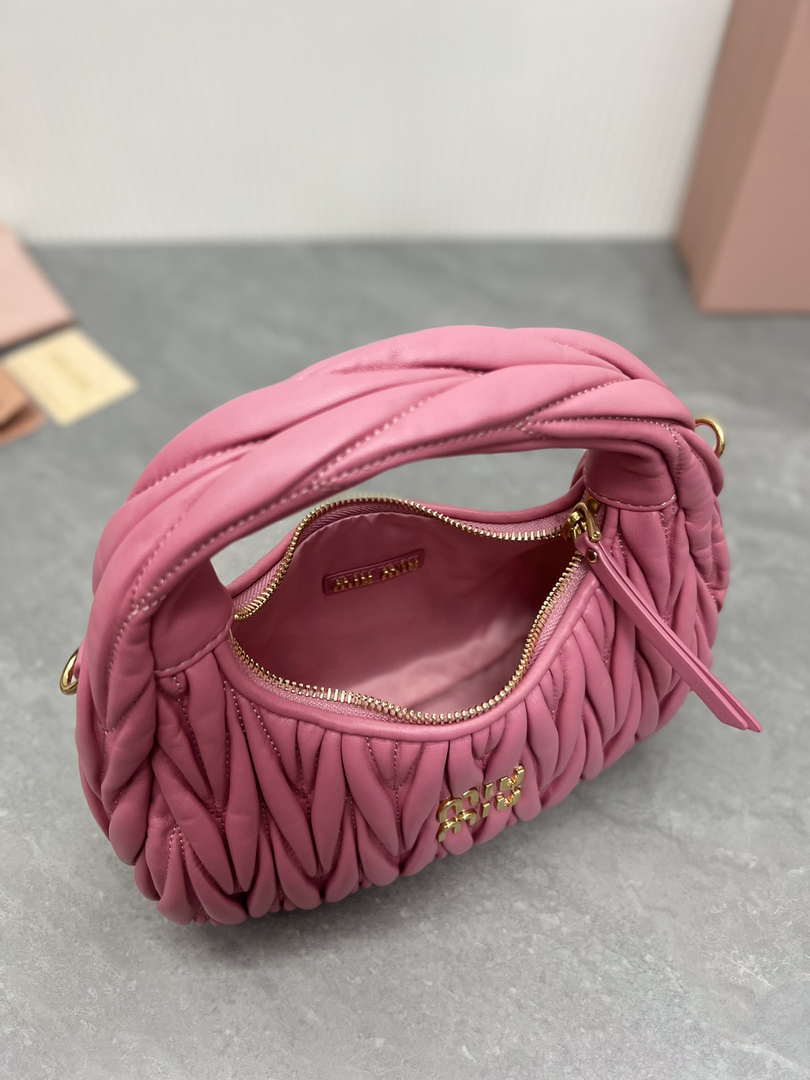 MiuMiu 5BC125 Small Matelass¨¦ nappa leather handbag Pink