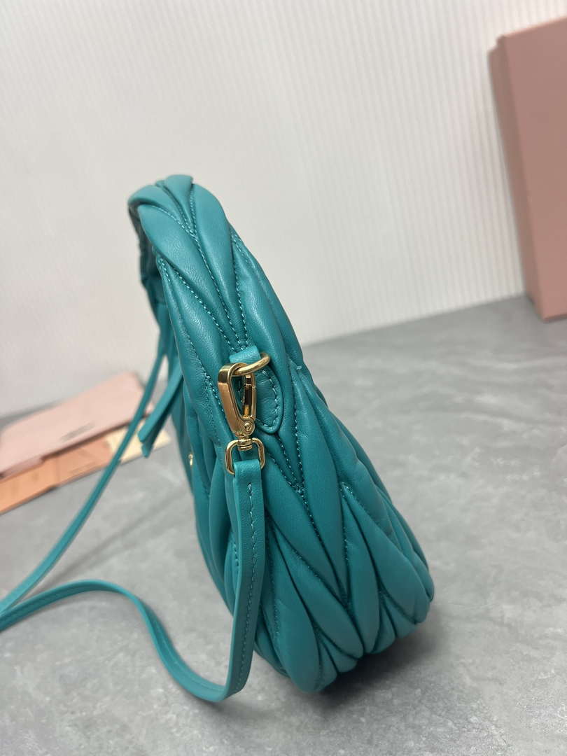 MiuMiu 5BC125 Small Matelass¨¦ nappa leather handbag Dark Green