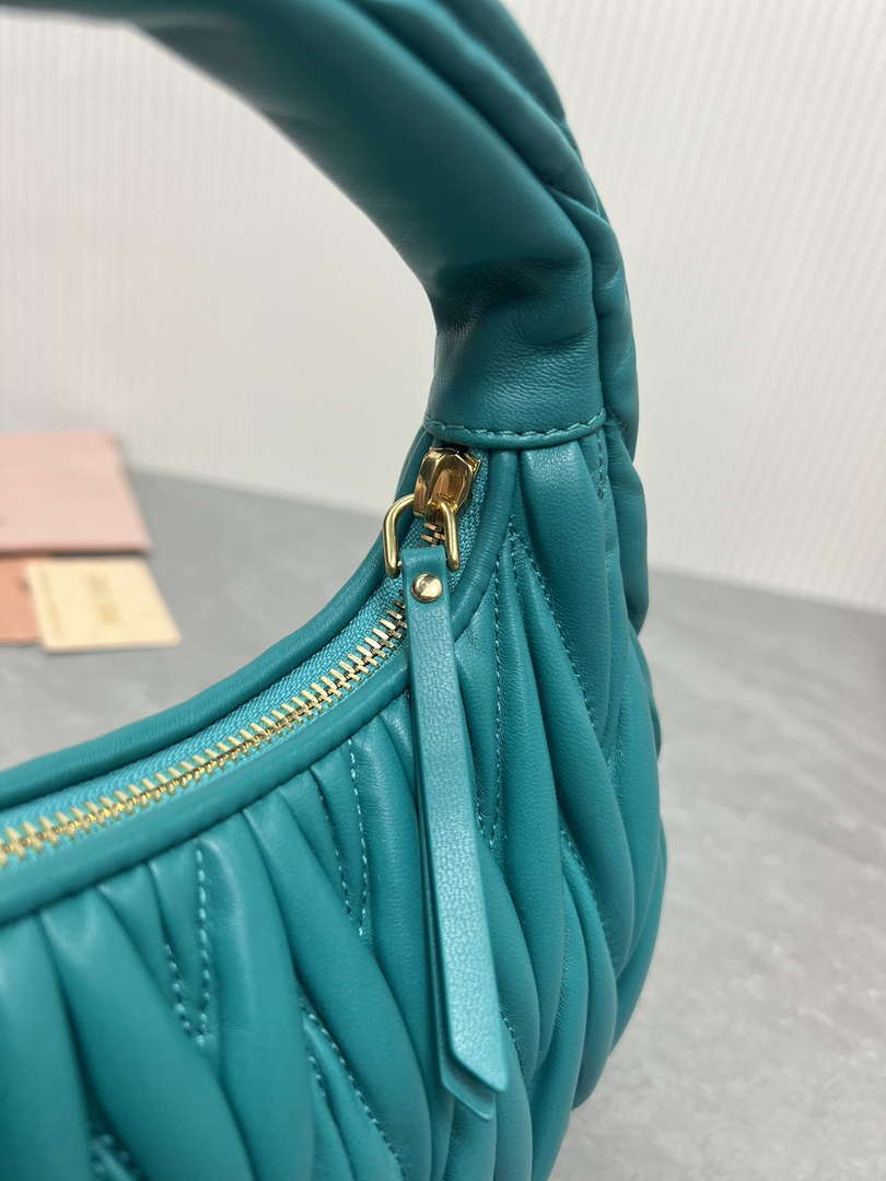 MiuMiu 5BC125 Small Matelass¨¦ nappa leather handbag Dark Green